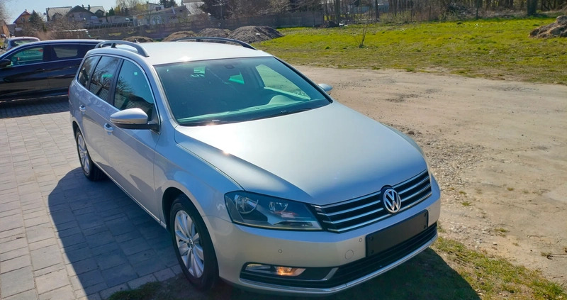 Volkswagen Passat cena 28400 przebieg: 231000, rok produkcji 2012 z Siedlce małe 211